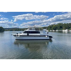 Barco de Pesca Deportiva Usado Pluckebaum 60 de 1997 con Motor Doble Caterpillar, de Fibra de Vidrio, 30-35 Nudos, para Transporte por Río - Product Image 2