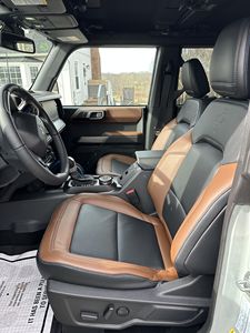 2023 Bronco Outer Banks ~ 50 millas, 4WD, Ecoboost 4 cilindros, paquete Sasquatch - Product Image 4