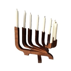 Pyramide en bois moderne Menorah Bougeoir Design incurvé Décoratif Candélabre Décor Centre de Table Taille Personnalisée Forme Couleur - Product Image 2