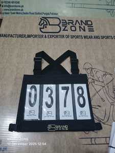 แผ่นหมายเลขสำหรับนักขี่ม้า BRAND ZONE สำหรับการแข่งขันอีเวนติ้ง ครอสคันทรี พร้อมที่ใส่หมายเลข ที่ยึดแผ่นหมายเลขสำหรับแข่งขัน อุปกรณ์สำหรับม้า - Product Image 4
