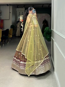 Hermosa seda Lehenga con bordado Lentejuelas Trabajo Estilo tradicional Damas DE HONOR Ropa DE BODA Lehenga Choli Fancy Saree Fiestas - Product Image 4