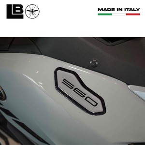 Adesivi 3D in Resina Effetto Specchio per Carena Moto Yamaha Tmax 2025 - Accessori Unici per lo Styling - Product Image 3