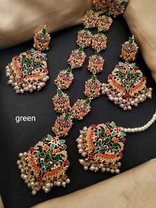 Nuevo juego de Collar chapado colorido en piedras de circonita cúbica y rubí con hermosos pendientes y Bindi - Product Image 6