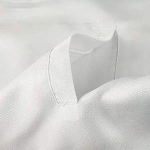 Porte-badge en tissu blanc avec sangle réglable et poche avant – Design tendance 2026 - Product Image 2