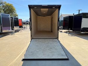 Remorque de transport fermée violette, capacité de charge 1001-2000 kg, double essieu, prête à l'exportation - Product Image 5