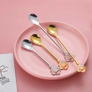 ช้อนชาลายดอกไม้หรูหราที่จับสวยทนทานเหมาะสำหรับตกแต่งโต๊ะชากาแฟชาและของหวานจากอินเดีย - Product Image 4