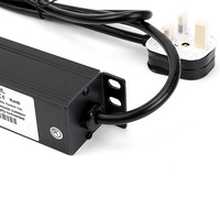 Unité de distribution d'énergie intelligente de support de prise de type britannique PDU à 8 voies avec câble d'alimentation extérieur de 2 mètres