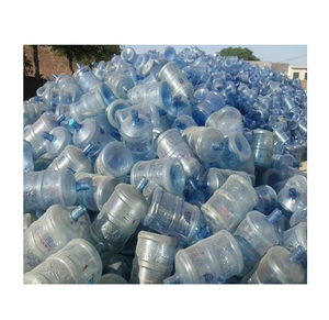 Débris de bouteilles d'eau PC propres disponibles en vrac à vendre à un prix bas adapté à l'utilisation du recyclage du plastique - Product Image 4