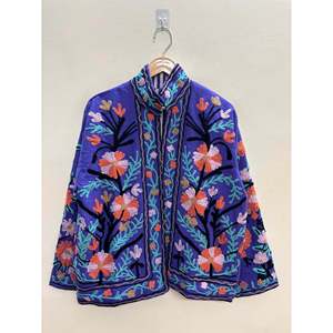 Veste réversible en coton brodée Suzani 'The Twilight Meadow' Violet Coral Bloom avec logo personnalisé, taille XL, pour l'automne et le printemps - Product Image 1