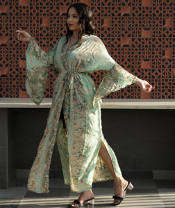 Nouvelle arrivée Breezy & Fashionable Robe kimono ouverte sur le devant en soie imprimée de fleurs pour les femmes Robe de couverture complète du corps à manches longues - Product Image 2