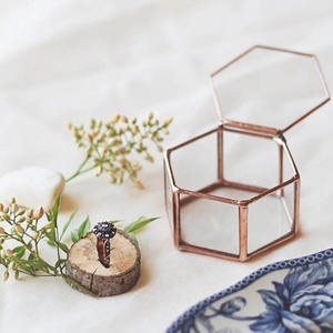 Haute qualité métal verre hexagone conception boîte à bijoux Style moderne exclusif bague boucle d'oreille et pendentif mallette de rangement pour la vente en gros - Product Image 6