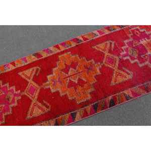 Alfombra Turca de 2.9x9.9 pies, Alfombra de Lana Roja con Diseño Floral Vintage Herki - Product Image 5