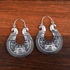 Pendientes de latón con motivo de pavo real, tribales pendientes de aro, joyería étnica con estampado floral, pendientes llamativos bohemios ligeros - Product Image 1