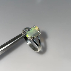 Opale éthiopienne naturelle en laiton plaqué argent brut pierre précieuse multi feu rugueux fait à la main chrétien Vintage bague cadeau d'anniversaire bijoux - Product Image 3