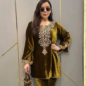 Nuevo Conjunto Kurti de Diseñador de Alta Calidad con Bordado de Seda Chinon y Lentejuelas de Sterling Creation - Product Image 1