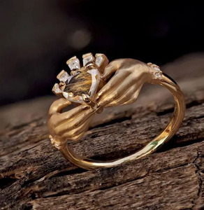 แหวนควอทซ์รุทยิลด์หัวใจสำหรับผู้หญิงทอง14K Claddagh แหวนหมั้นทันสมัย - Product Image 4