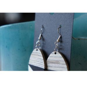 Pendientes Coloridos de Resina y Madera para Joyería Artesanal de Moda, para Fiestas y Atuendos Casuales - Product Image 4