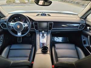 Porsche Panamera Edition 2016 / Disponible à la vente avec faible kilométrage, moteur essence, véhicule bien entretenu et sans accidents. Ventes exceptionnelles. - Product Image 6