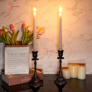 Bougeoir décoratif en métal, abat-jour en laiton antique, design gaufré, lot de 2 bocaux à bougies uniques, centre de table fabriqué à la main - Product Image 5