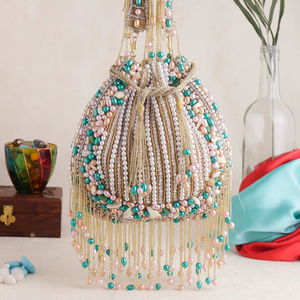 Bolsos de mano de boda Vintage de lujo, bolso de fiesta portátil hecho a mano de diseñador indio con bordado y detalle de botón para todas las estaciones - Product Image 1