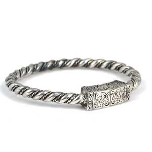 Pulsera Adana de Plata de Ley 925 con Piedra Cuadrada Blanca y Motivo de Hoja, Pulsera de Tenis Moderna - Product Image 1