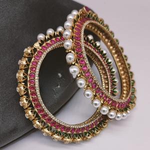 Hermoso juego de brazaletes abiertos Kundan de moissanita chapados en oro para mujeres y niñas para colección de bodas y recepciones - Product Image 1