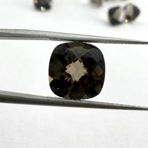 Cuarzo Ahumado Natural de 10 mm, Corte Checkerboard, Gema Suelta - Product Image 1