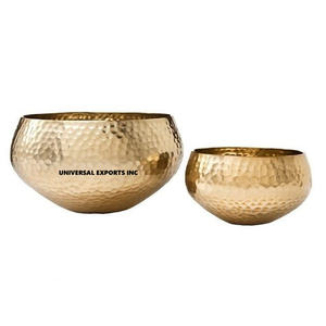 Juego de dos tazones para chocolate con acabado dorado, diseño clásico y elegante, nuevos tazones para dulces. - Product Image 1