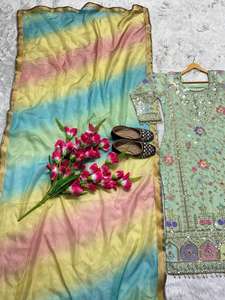 Ensemble haut et pantalon en faux georgette avec impression numérique lourde et travail de séquence, avec bordure en dentelle prête à l'emploi sur le dupatta - Product Image 5