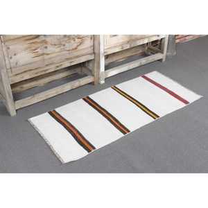 Tapis turc vintage, petit tapis de 1,8 x 4,1 pieds, tapis kilim blanc à motifs floraux - Product Image 1
