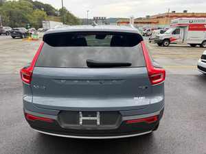 Clean 2020 Vol-vo xc-40 T5 Momentum Sport Utility 4D d'occasion - Product Image 6