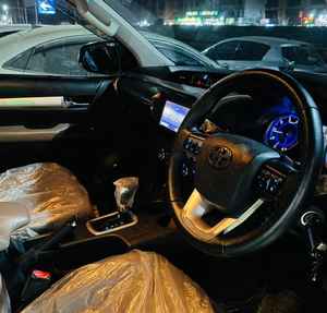 Toyota Hilux Revo 2017 Usada, Volante a la Derecha - Product Image 2