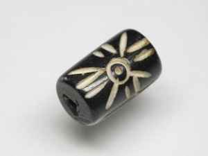 Perles de verre en cristal Chevron Os Four Perles pour la fabrication de bijoux de haute qualité - Product Image 4