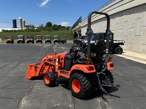 รถแทรคเตอร์ล้อ4WD BX2680 70HP พร้อมเกียร์ขับเคลื่อนและกระปุกเกียร์มีประสิทธิภาพสูง - Product Image 3