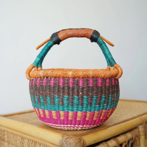 Ghana Panier Bolga fait main avec poignée en cuir en herbe naturelle pour le stockage du marché et l'affichage élégant à la maison - Product Image 4