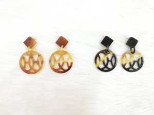 Boucles d'oreilles créoles classiques de style ethnique, faites à la main, écologiques, en corne de buffle, look luxueux et mignon, pour oreilles sensibles, artisanat naturel à prix réduit - Product Image 2