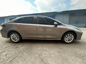 COROLLA XII (E210) 2023, faible kilométrage, moteur silencieux, transmission automatique, toit panoramique, éclairage, prêt à être expédié - Product Image 5