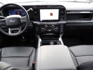 Ford Super Duty F-350 SRW LARIAT 2025 d'occasion en excellent état - Product Image 5