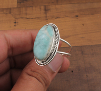 Bague solitaire classique bohème délicate unisexe en argent sterling 925 avec serti clos et pierre précieuse naturelle Larimar taille brillant, faite à la main