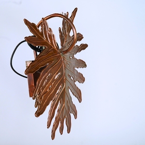 Lampe murale élégante et moderne en forme de feuille de cuivre Décoration intérieure de luxe de qualité supérieure avec une belle apparence pour les anniversaires - Product Image 2