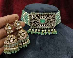 Ensemble de boucles d'oreilles ras du cou Polki Kundan plaqué or antique bijoux élégants en laiton à la mode pour les cadeaux de célébrations d'anniversaire de fête - Product Image 1