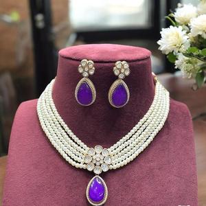 Impresionante Juego de Collar Gargantilla con Piedras Chapadas en Oro de Alta Calidad con Aspecto de Perlas y Aretes, Colección de Joyería para Bodas para Mujer - Product Image 1
