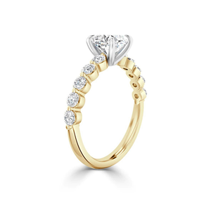 Bague en or rose avec moissanite taille coussin de 2,50 carats, élégante et sertie de manière rapprochée - Product Image 4