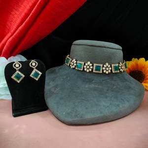 "Élégant Victorien Zircon Moissanite Collier Ensemble Moderne Minimaliste Style Meilleure Qualité Fleur Motif Léger Vintage Charme" - Product Image 6