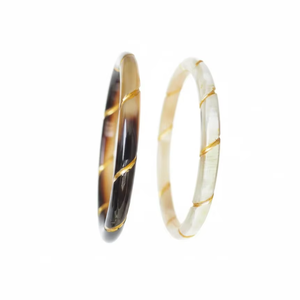 Brazalete de Cuerno de Búfalo Ecológico Hecho a Mano y Pulido para Mujer, Joyería Moderna y Sostenible para Bodas - Product Image 1