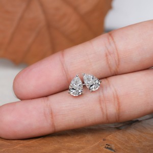Solitaire 2.00 Tcw poire brillant coupe laboratoire créé diamant boucles d'oreilles de mariage vis goujon or boucles d'oreilles diamant goujons pour les femmes - Product Image 4