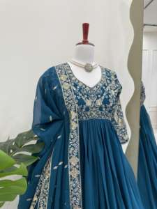 Elite Listo para usar Faux Georgette Ensemble Premium Top con micro interior e intrincado trabajo de secuencia de hilo, Dupatta emparejado - Product Image 4