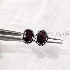 Boucles d'oreilles à clous pour femmes, pierre précieuse grenat naturel, boucles d'oreilles bohèmes de Noël, bijoux faits à la main, boucles d'oreilles à clous en argent sterling 925 - Product Image 3