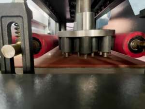 Marteau à scories 1000MM <span class=keywords><strong>Machine</strong></span> de polissage des métaux <span class=keywords><strong>Machine</strong></span> de chanfreinage des bords métalliques <span class=keywords><strong>Machine</strong></span> d'ébavurage des plaques métalliques - Product Image 4