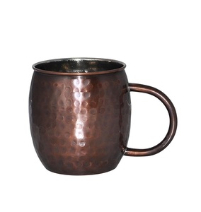 Mug en cuivre à texture martelée avec brillance authentique et qualités de rétention du froid fait pour Moscow Mule et autres boissons froides - Product Image 3